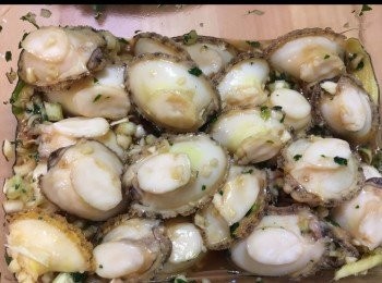 step7: 將巳混合的<span class="group_2">調味料</span>,倒入鮑魚攪勻，雪3小時 完成