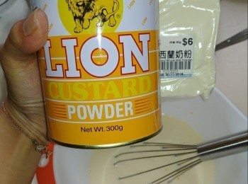 step3: 加入已過篩奶粉，麵粉吉士粉打至無粉粒。