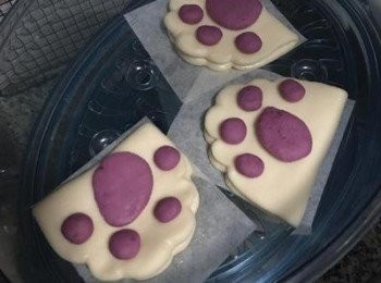 step23: 冷水起蒸，蒸20分鐘後，輕輕開一小口讓蒸氣散出後，即可取出放涼。