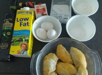 step1: 準備材料, 低筋麵粉和澄粉攪混後, 需過篩一次備用。