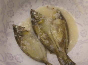 step9: 用焗熟方法魚肉不會散。