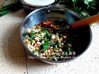 step10: 加入100而ml水拌勻成汁料備用