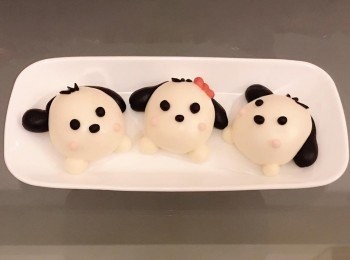 step5: 蒸煮18-20分鐘後關火， 把蒸籠從鍋中移出，並停留5分鐘後才慢慢的、水平移動開蓋。

蒸好的饅頭要馬上取出放涼，避免蒸籠的濕氣令饅頭變濕。