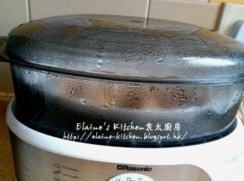 step12: 餃子放入電蒸鍋內 , 蓋上蓋蒸15分鐘再焗5分鐘至熟透即可