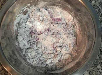 step6: 加入麵粉和沙拉油後拌勻到看不到液體；