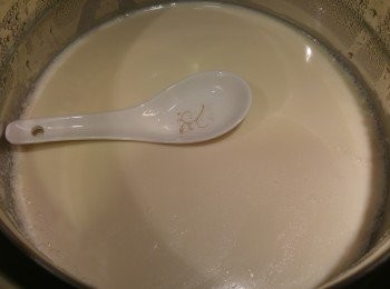 step8: 30分鐘後熱辣辣豆腐花巳完成。