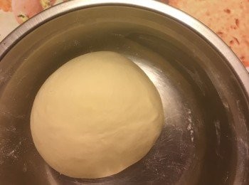 step1: 以上材料用手搓光滑大約15分鐘後，進行第一次發酵10分鐘；