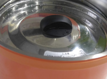 step4: 煲至水滾，放入真空煲