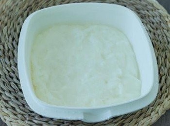 step5: 倒入容器內，掃平，待涼後放入雪櫃內最少3個小時