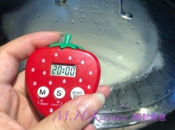 step15: 用鑊水滾後隔水以大火蒸10-20分鐘至熟