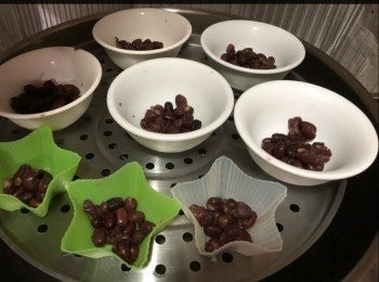 step1: 紅豆 
#個人煮紅豆方法 
紅豆洗好 不用浸 加水直接落電飯煲 
煲到跳制..焗一陣.. 隔水我陣用 就ok