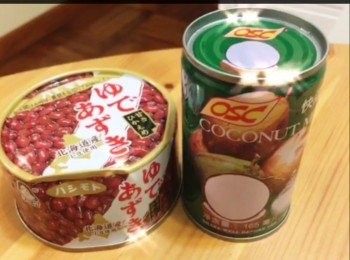 step1: 將紅豆，椰漿，牛奶放入器皿內
(本人味覺這罐北海道紅豆甜度好高，所以用來做雪條一流， 雪後甜道同街外買一樣。因做雪條經過雪後，糖味會大量減低）