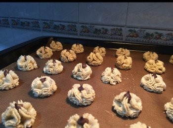 step2: 唧好多，放朱古力丁裝飾