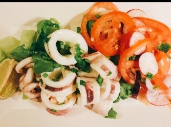 step4: 又：或許可將蒸好了的魷魚待涼後，切成一個個圈，伴以番茄、洋蔥、小蘿蔔及沙律醬，另有一番風味！



想知道我更多食譜，可去我Facebook 專頁。
https://m.facebook.com/carlineki/