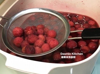 step10: 將果實用濾網撈起
