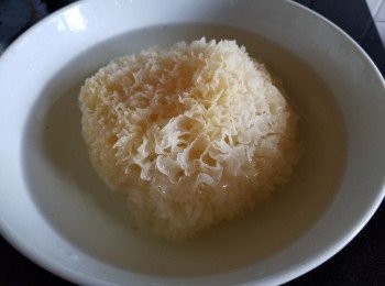 step7: 雪耳，用清水浸泡