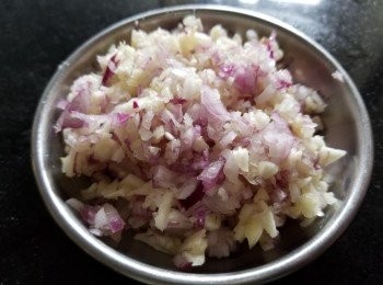 step1: 蒜頭，乾蔥