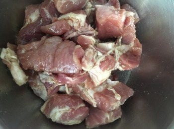 step3: 加入油，生粉，糖，鹽，醬油餣15MINS