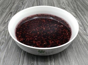 step1: 紫米用清水浸24小時