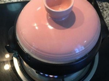 step9: 等看到水蒸氣從鍋蓋邊緣冒出時就差不多了，