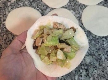 step13: ㄧ下，以免蒸好後內餡不足。