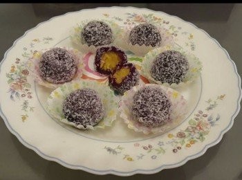 step3: 蒸糯米糍8分鐘，最後把椰絲鋪滿糯米糍，完成咯！