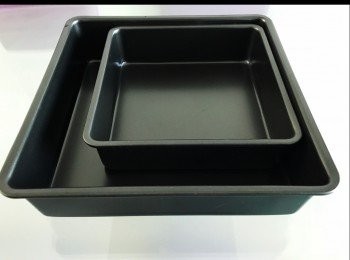 step1: 把椰醬、鮮奶、室溫水和糖倒進鍋具，稍為拌至糖溶解，然後開中小火， 煮至微溫，便把魚膠粉分兩至三次加進去，一邊倒一邊拌勻，煮至剛冒白煙便離火。