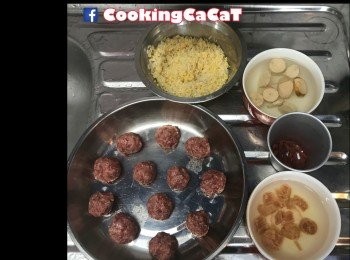 step1: -先將雙米用油及鹽醃及靜止30分鐘。
-免治豬肉亦要用以上醃料先攪勻同樣醃30分鐘後，搓成肉丸。
-瑤柱用熱水浸軟拆絲。水要留起待用。
-淮山也需用清水略浸（水不用留起）。