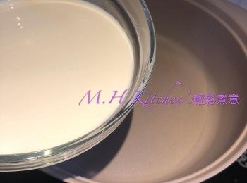 step4: 糖，椰漿，牛奶，菜油 煮熱至糖溶