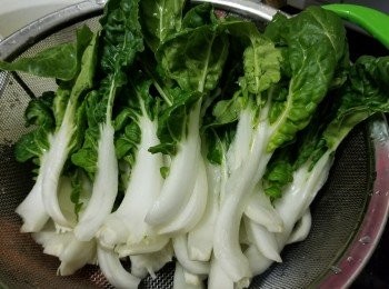 step7: 白菜，清洗後切開