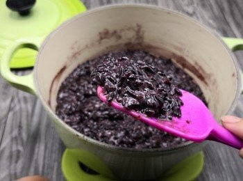 step6: 蓋上蓋慢火加熱30秒; 熄火焗15分鐘讓米粒吸收調味