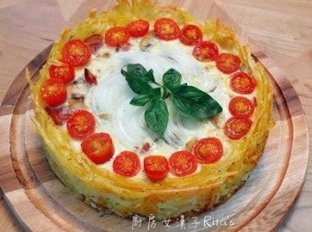 step16: 脫模後，擺上用冷開水洗淨並擦乾的蘿勒做裝飾即可。