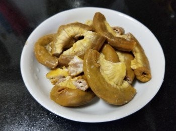 step7: 將豬粉腸切開