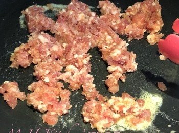 step9: 加入免治豬肉炒熟