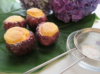 step7: 取出後，趁熱灑上糖霜即可進食。