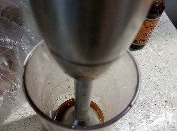 step4: 再開始預備糖醋汁:先用30g蘋果醋(如果冇蘋果醋亦可以用白醋),唿汁1茶匙,咸水梅3粒(咸水梅去核),用攪拌機打溶