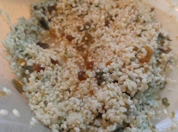 step3: 米加油後再撈混, 醃約半小時。