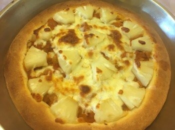 step4: 將已鋪上餡料的薄餅, 放入已預熱焗爐，焗180度焗15分鐘, 便成.