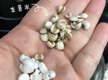 step2: 燒滾水，加入所有材料煲煮滾，蓋上鍋蓋。