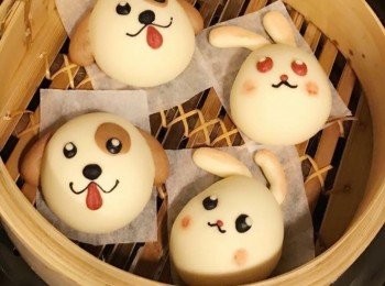 step6: 蒸煮18-20分鐘後關火， 把蒸籠從鍋中移出，並停留5分鐘後才慢慢的、水平移動開蓋。

蒸好的饅頭要馬上取出放涼，避免蒸籠的濕氣令饅頭變濕。