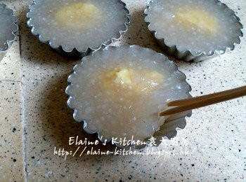 step15: 將待涼的西米糕用竹簽起出