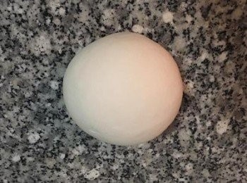 step8: 取出麵糰，揉到三光即可；