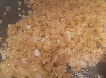 step8: 再將梅菜同炒。