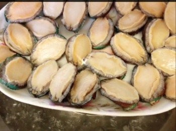 step3: 將鮑魚連殼蒸熟，約10分鐘。