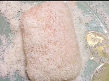 step9: 包好芒果肉，沾上椰絲或熟糯米粉（隨自己喜歡）
完成。