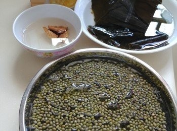 step1: 先浸綠豆1至2小時。海帶，陳皮浸軟後刮走囊後切絲。