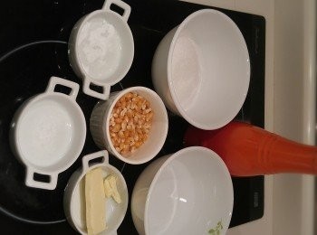 step1: 先準備材料, 鹽和梳打粉混合。