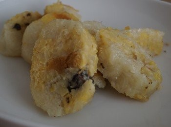 step7: 糭烚好後, 吃的時侯可以沾少許醬油佐食, 或者切成一件件煎香吃也可