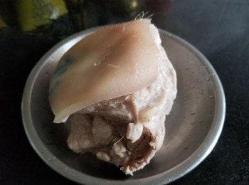 step9: 將腩肉出水後取出