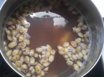 step3: 水滾後放下所有材料，大火煲滾，